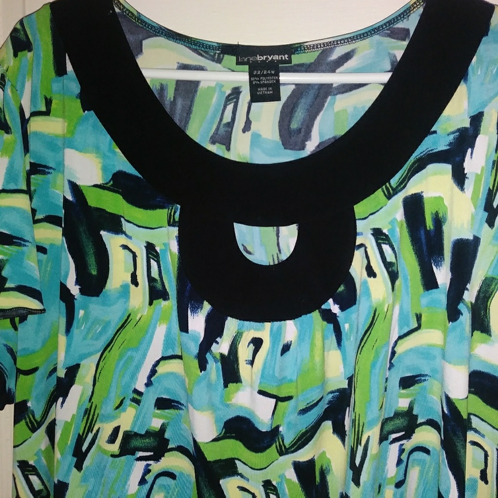 Key hole neck top.